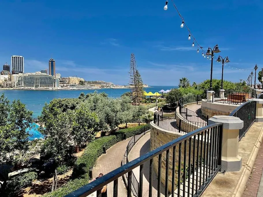 Sea View Penthouse In Tas-Sliema Apartman