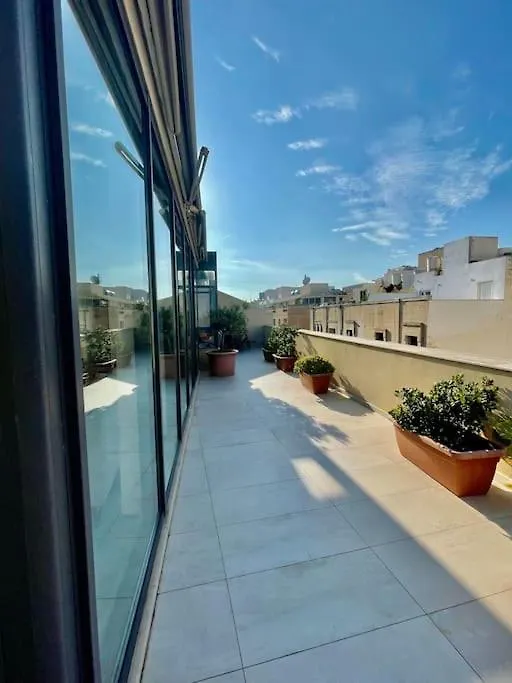 Sea View Penthouse In Tas-Sliema Apartman Málta