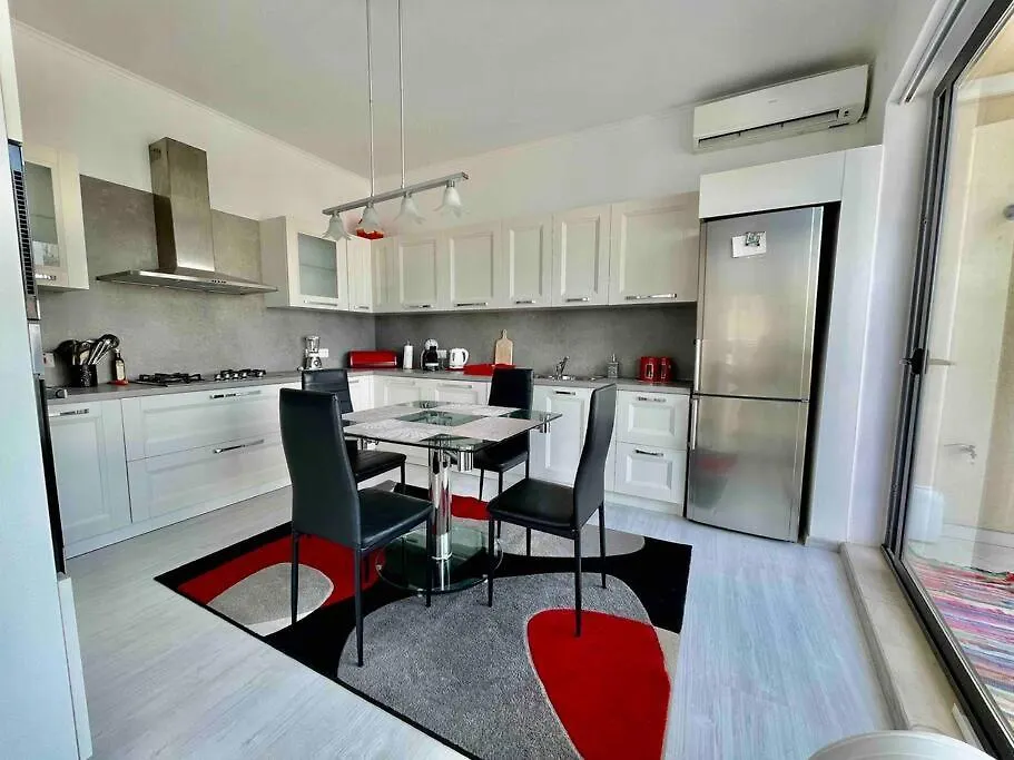 Sea View Penthouse In Tas-Sliema Apartment